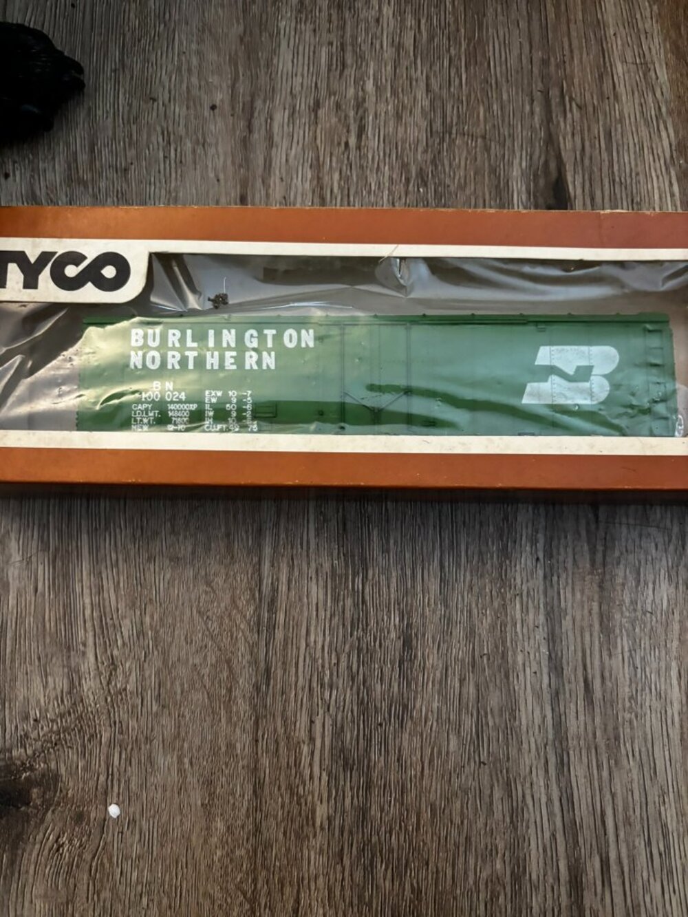 Tyco HO Box Car 50 ft Plug Door Burlington Railroad Train display set up w/box